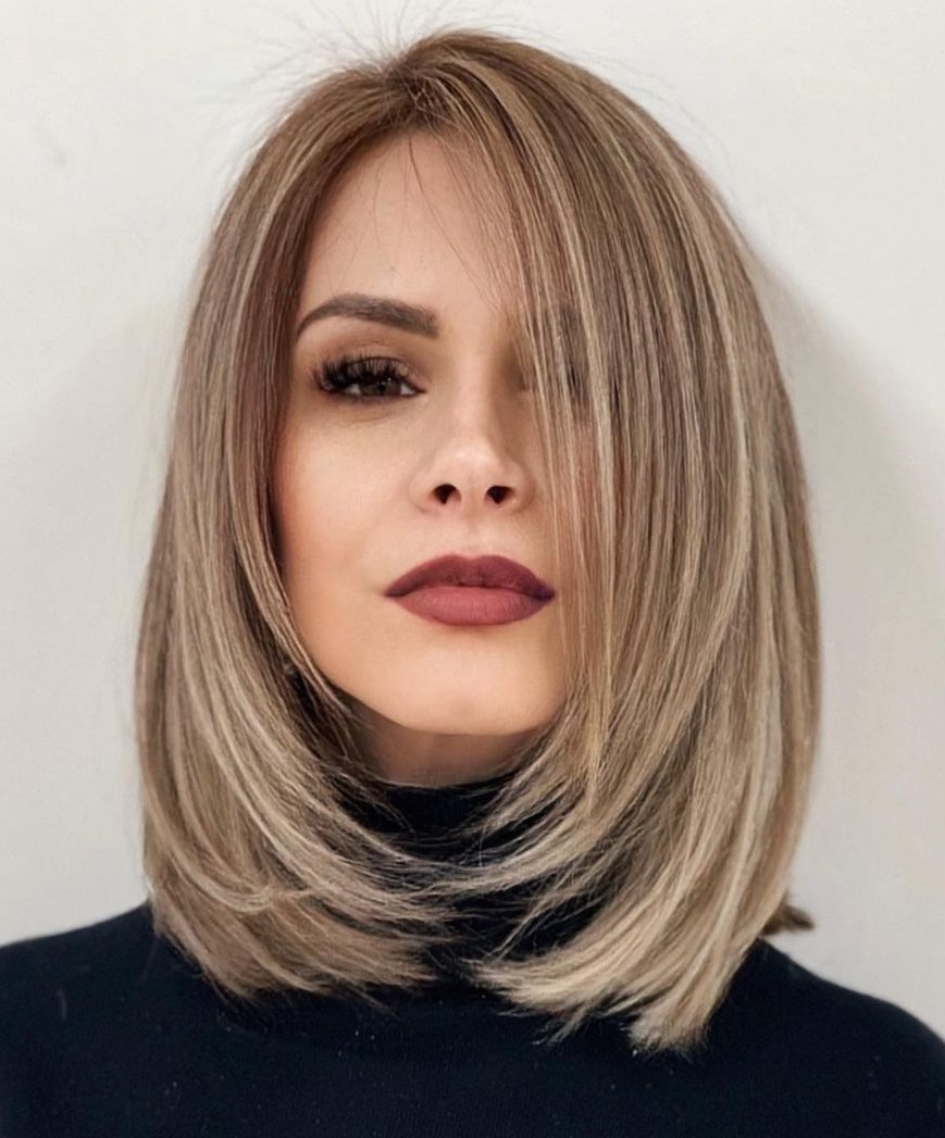 40 Trendsetting Medium-Length Layered Haircuts for 2024 - The Hairstyle Edit