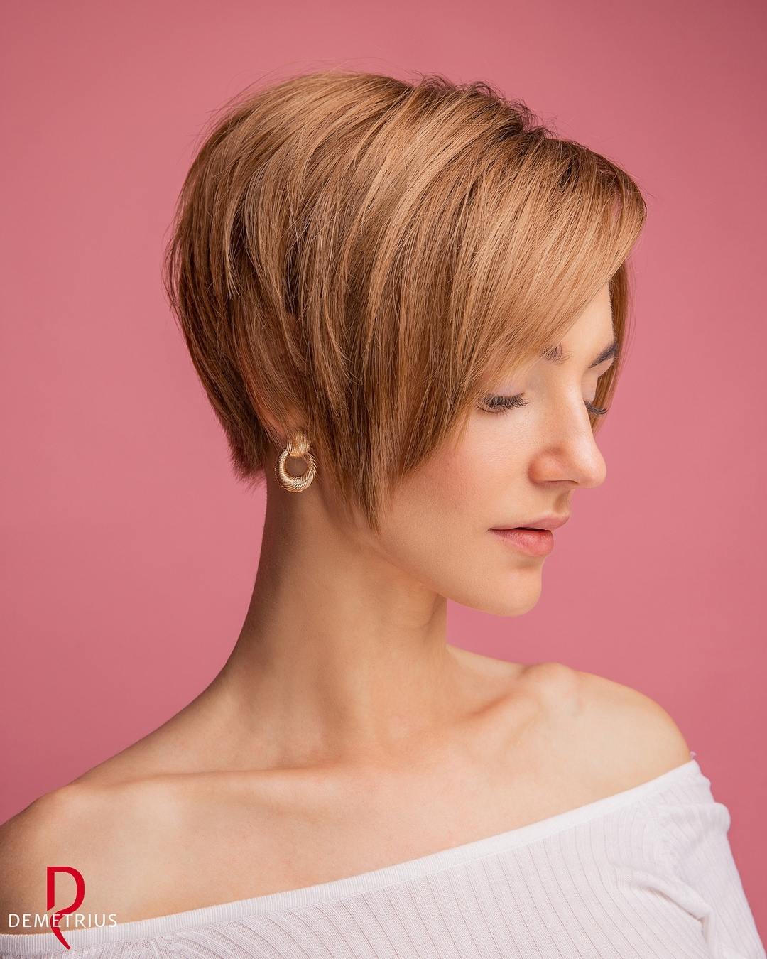 Image of Wavy bob for oval face and long neck