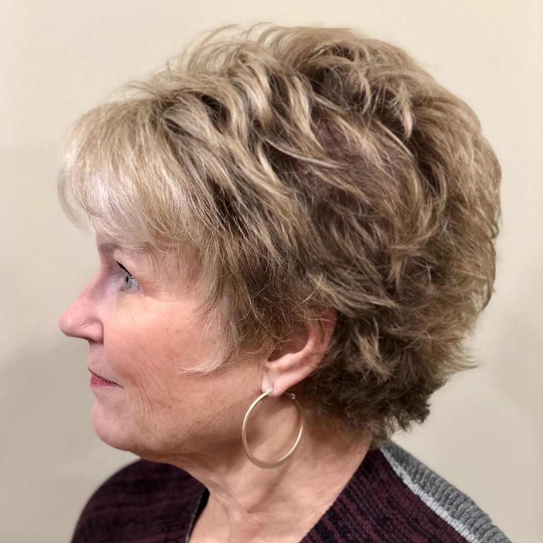 Several Stylish Bob Haircuts for Those of Sixty Years Old