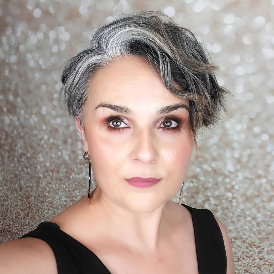 How To Embrace The Transition To Gray Hair While Going Gray?