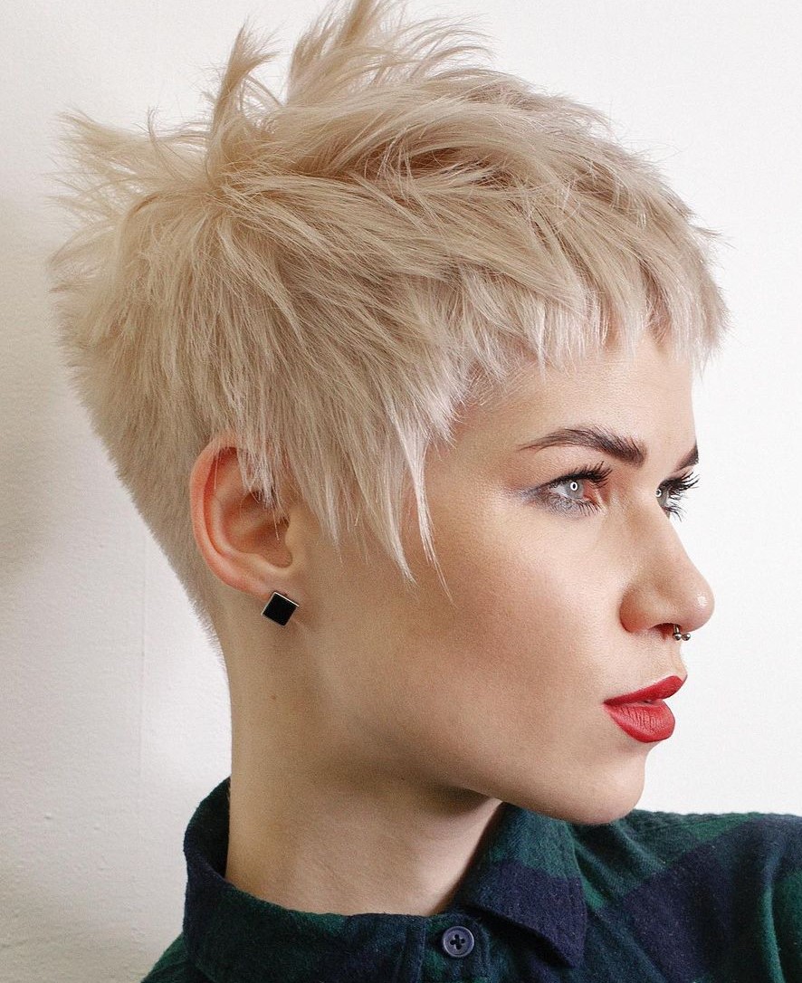 50 Inspiring Short Hairstyles With Bangs For Your Makeover - Hair Adviser