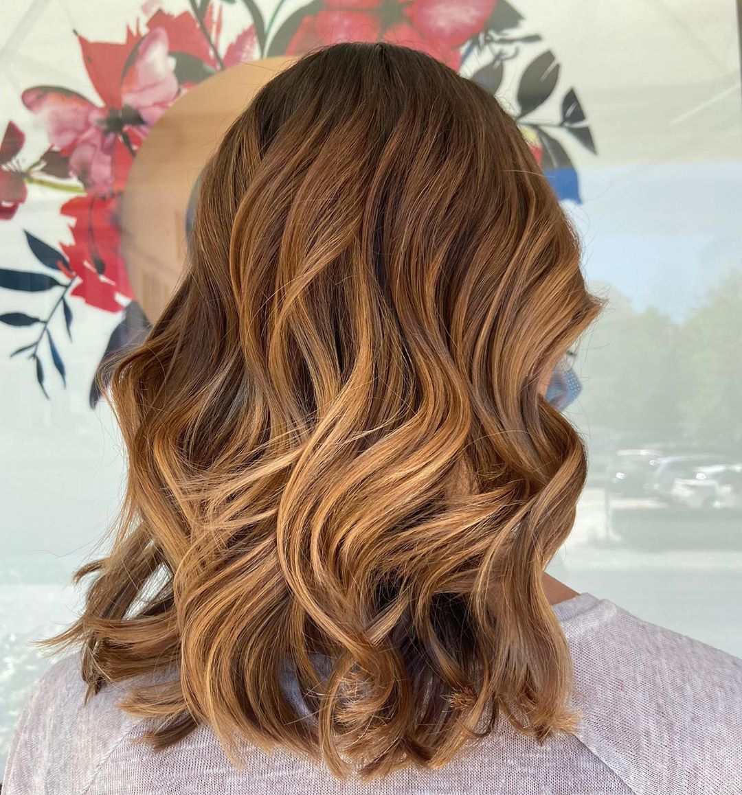 Toffee-Haar mit Karamell-Highlights