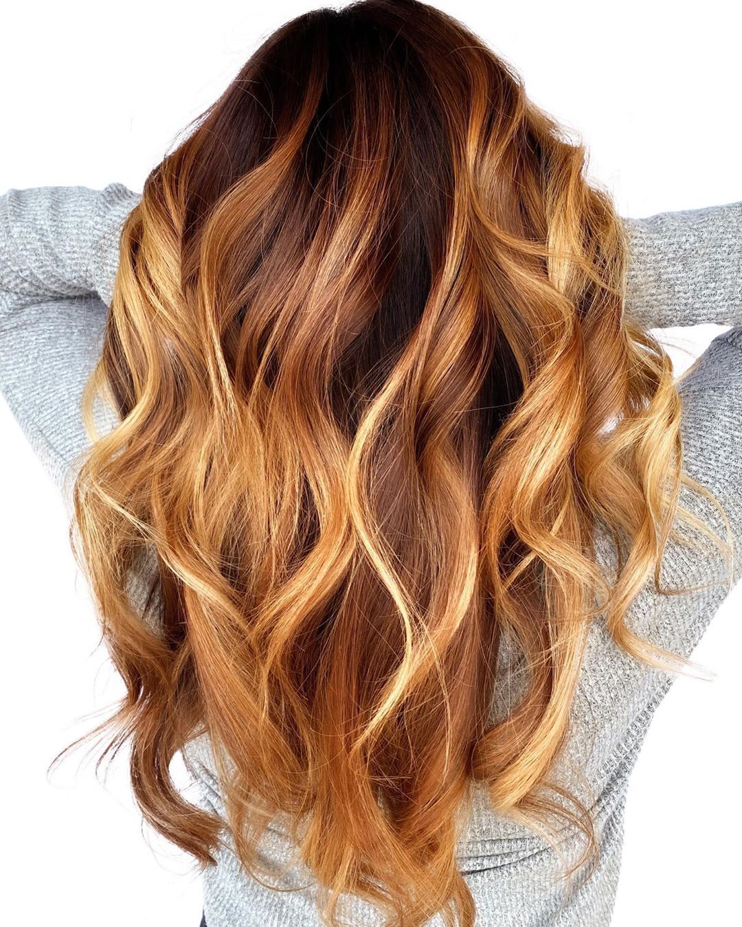 Cheveux de Balayage Au Caramel Brillant